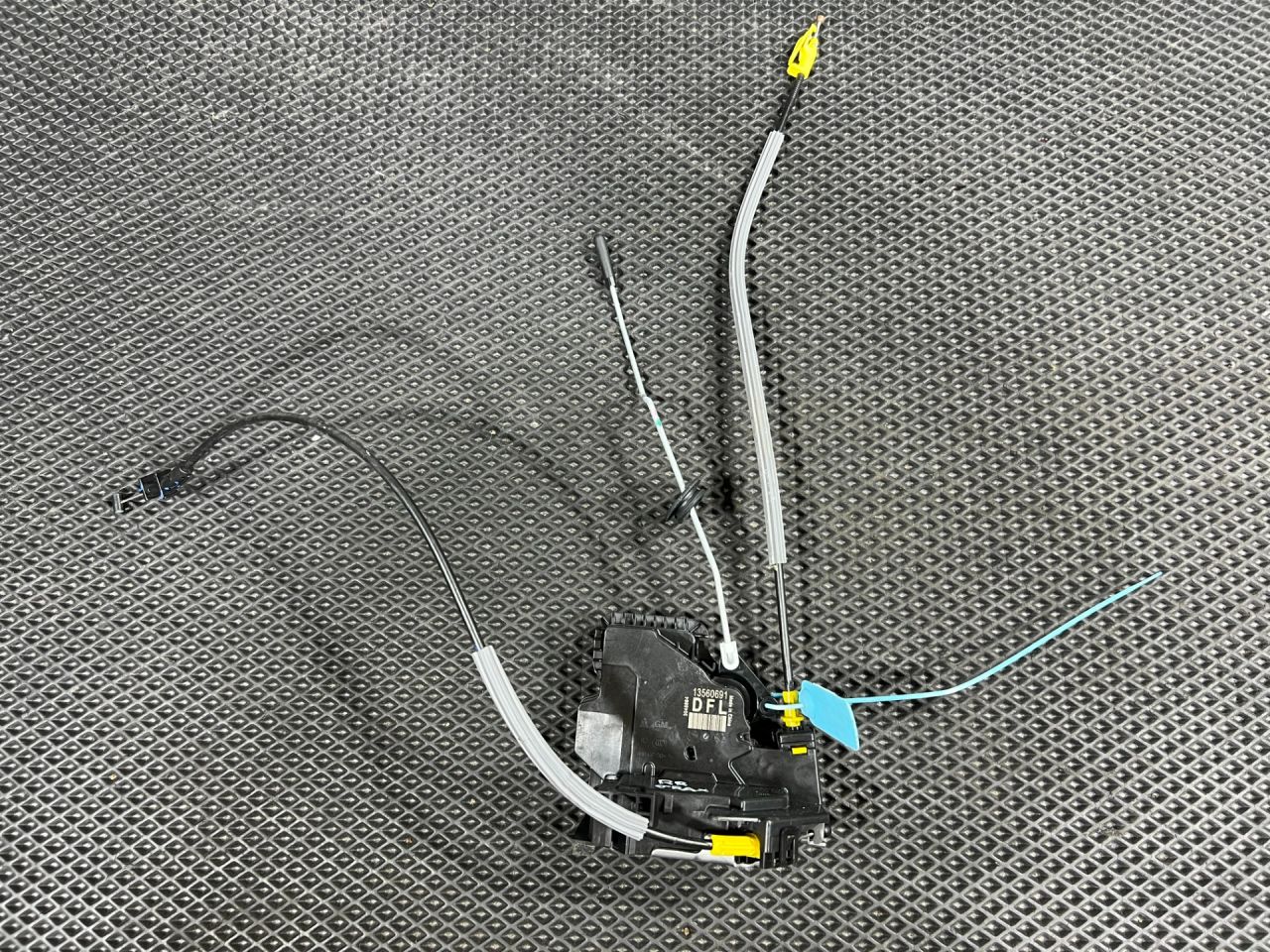 замок двери задней правой Chevrolet Trax 2 поколение 2024, 1.2 л., бензин, АКПП, внедорожник 5 дв., передний привод, 13553118, 13527384, 13535164, 13540566, 13560691 - фото №1