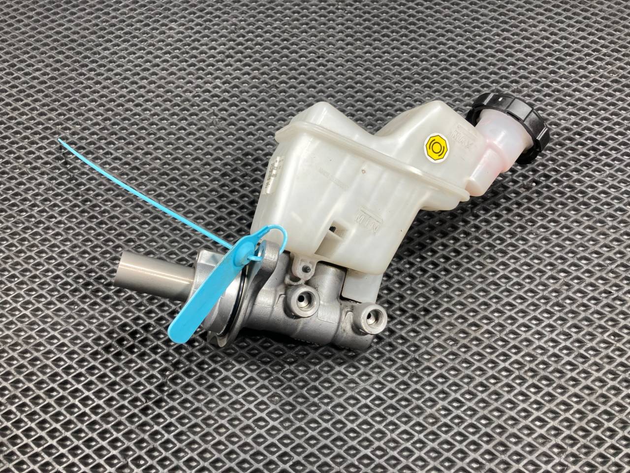 цилиндр тормозной главный Kia K5 3 поколение 2022, 1.6 л., G4FP, бензин, АКПП, L15856300 - фото №1