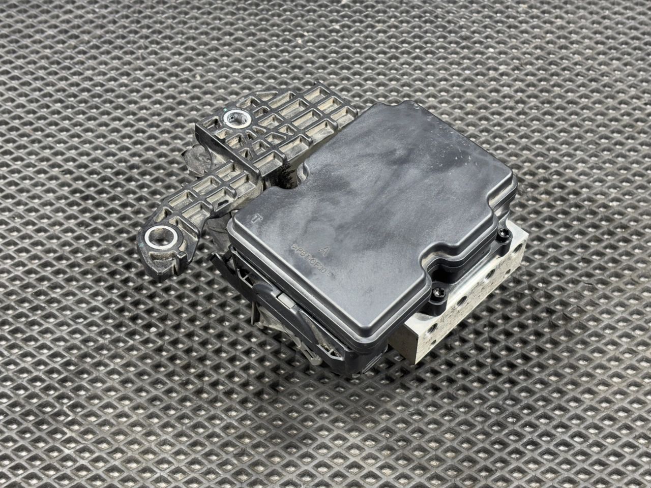 блок ABS Kia K5 3 поколение 2022, 1.6 л., G4FP, бензин, АКПП, 58900-L3100, L3589-20900, 58910-L3100, L3589-30900, 61589-41600 - фото №1