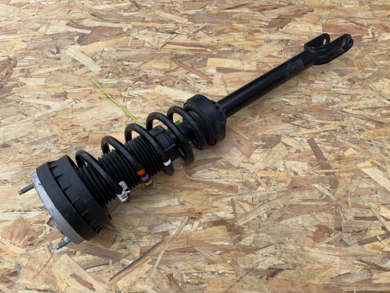 амортизатор передний левый Jaguar XE 1 поколение X760 2016, 2.0 л., бензин, АКПП, T4N7337, T4N12629, T4N7326, GX7318B036BE - фото №1