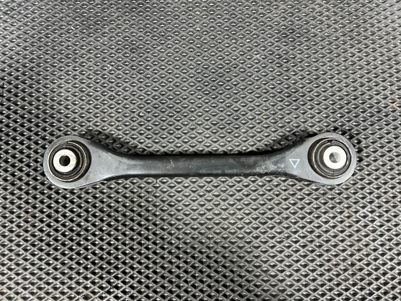 рычаг задний Audi S8 D4 2013, 4.0 л., CGTA, бензин, АКПП, седан, 8K0501529L - фото №1