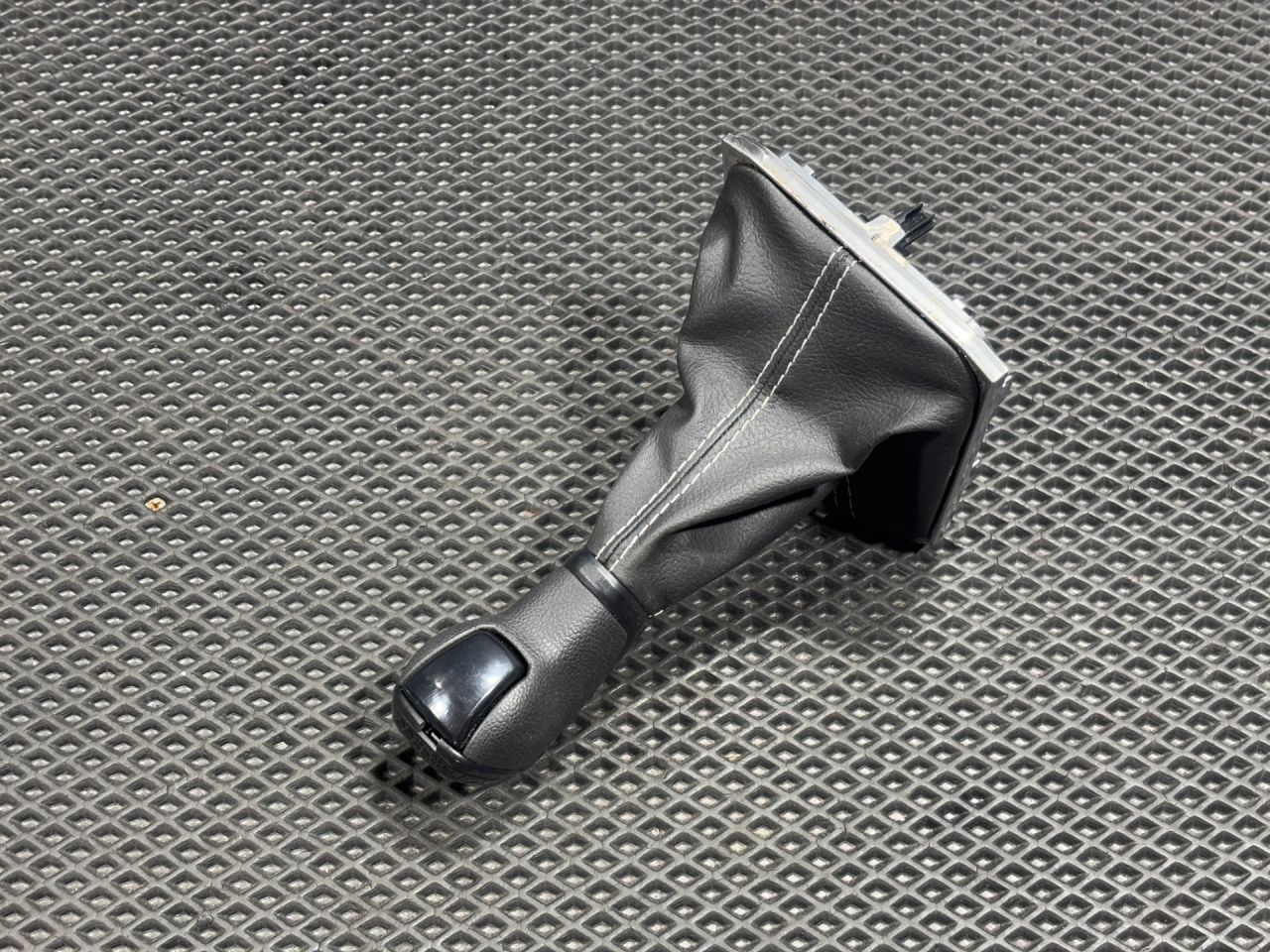 ручка кулисы КПП Volkswagen Taos 1 поколение 2021, 1.5 л., DNK, бензин, АКПП, внедорожник 5 дв., 5NN713203G - фото №1