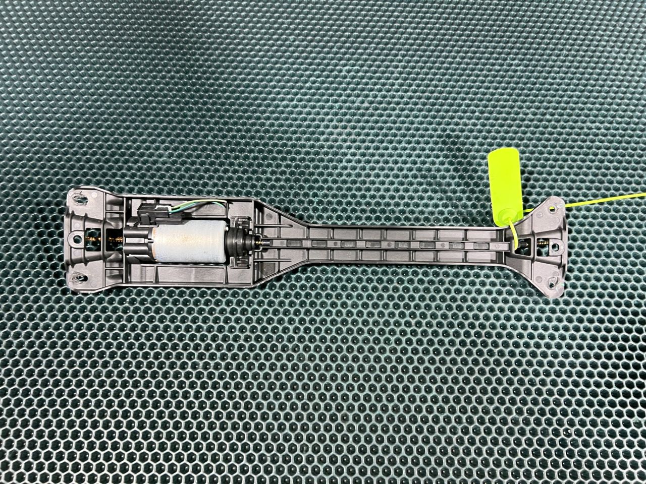 моторчик регулировки сиденья Jaguar XE 1 поколение 2018, 3.0 л., AJ 126, бензин, АКПП, седан, HHL500260, HHL500270, C2D26718, C2C37176, C2C37177, LR028226, 918529101, RZ55AWA - фото №1