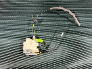 замок двери передней правой Porsche Macan 1 поколение 2018, 3.0 л., MCT.MA, бензин, АКПП, внедорожник 5 дв., 8J1837016F, JA68J1837016F