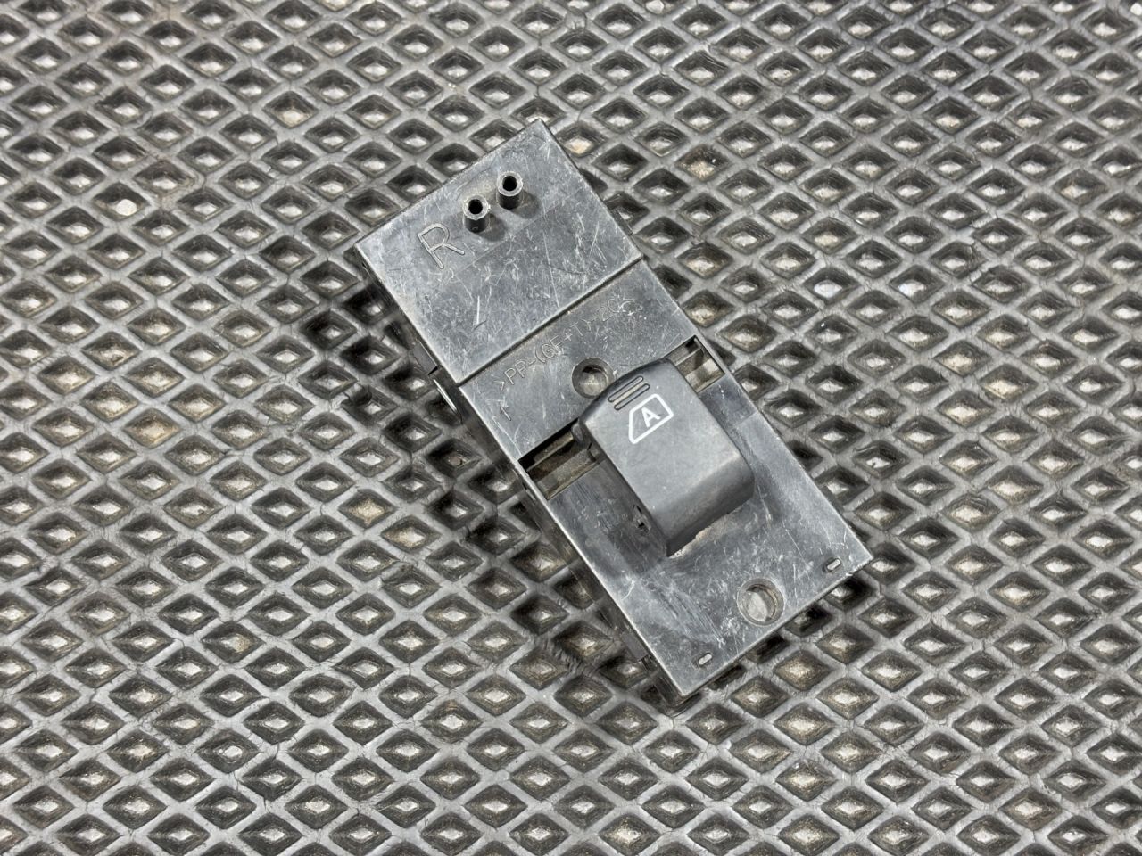 кнопка стеклоподъемника двери Infiniti FX35 1 поколение 2006, 3.5 л., VQ35DE, бензин, АКПП, внедорожник 5 дв., 254217Y000 - фото №1