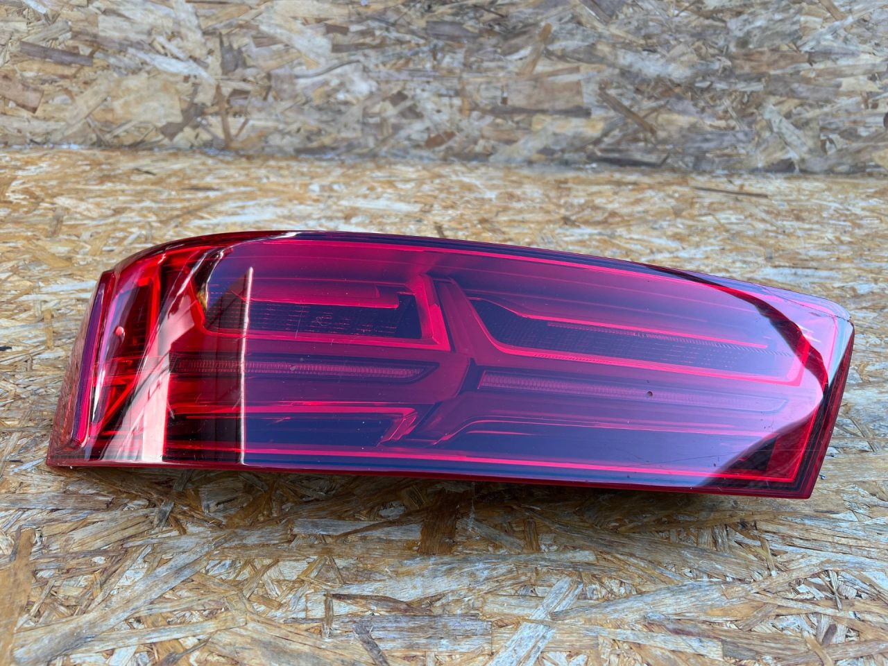 фонарь задний левый Audi Q7 4M 2017, 3.0 л., CREC, бензин, АКПП, внедорожник 5 дв., 4M0945093E - фото №1