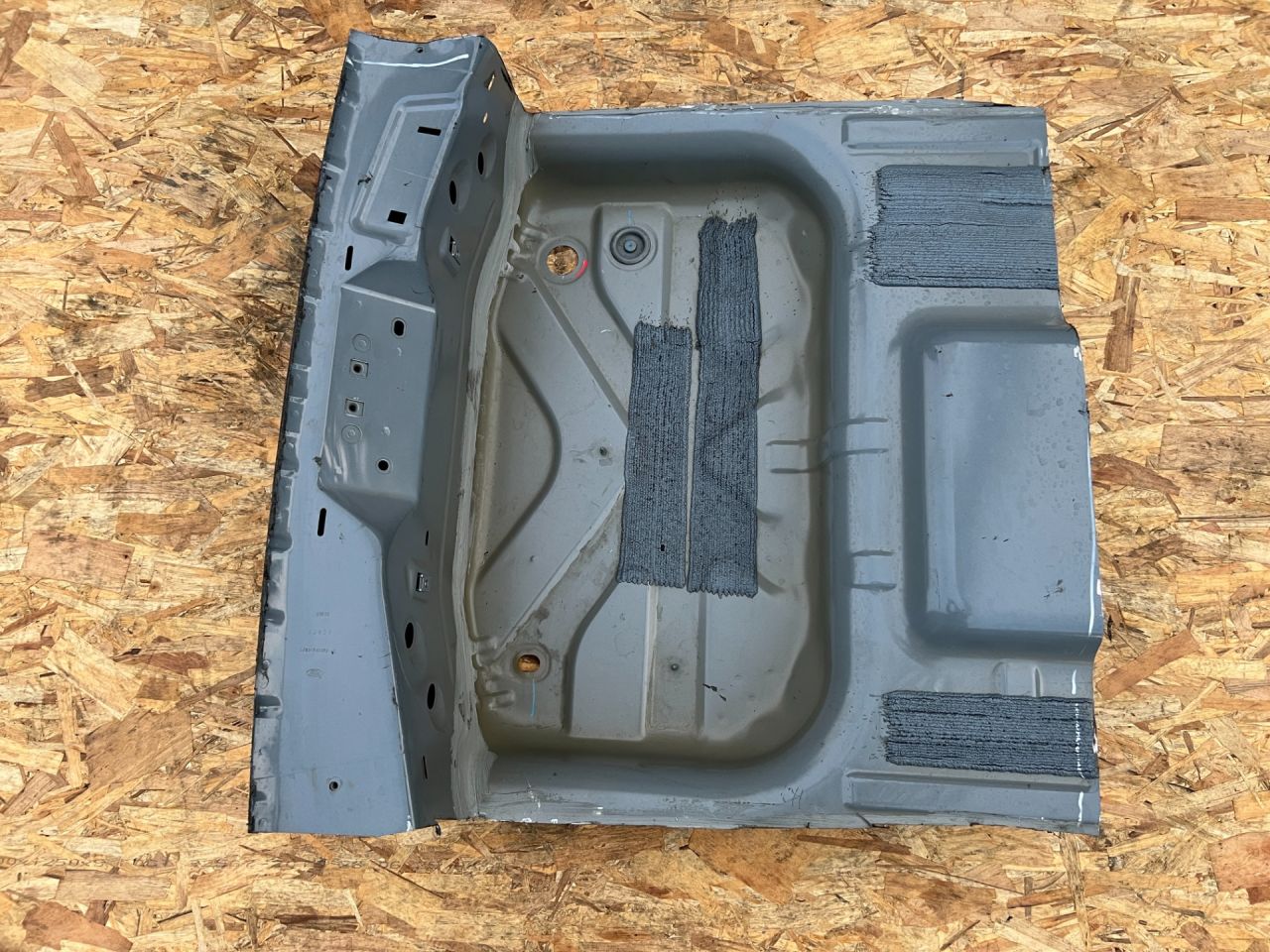 ниша запасного колеса Ford Mustang Mach-E 1 поколение 2023, электро, внедорожник 5 дв. - фото №1