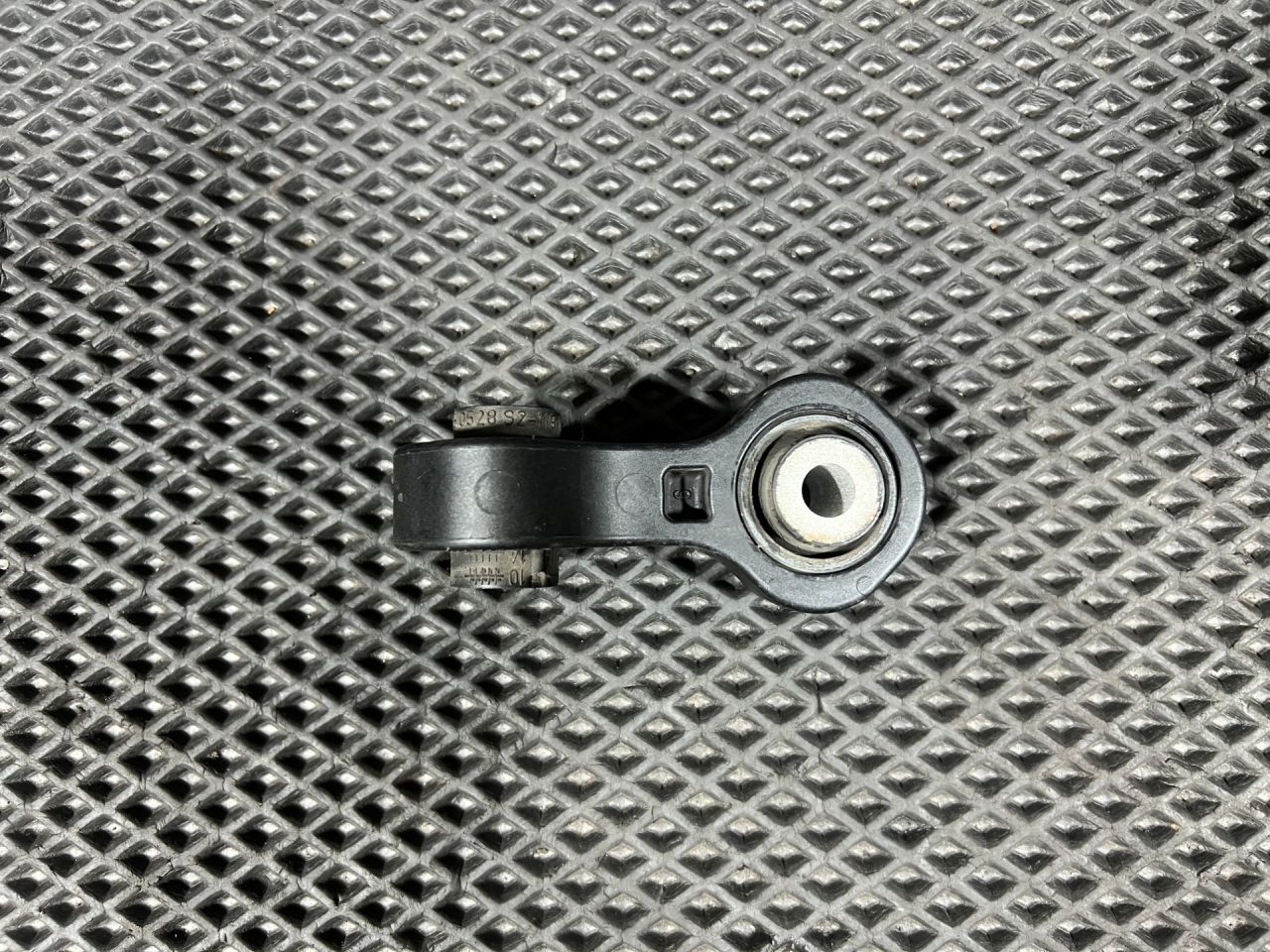 стойка стабилизатора Audi S8 D4 2013, 4.0 л., CGTA, бензин, АКПП, седан, 8K0505465G - фото №1