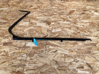 молдинг двери задней правой Land Rover Discovery 5 поколение L462 2017, 3.0 л., 306PS, бензин, АКПП, внедорожник 5 дв., LR082987