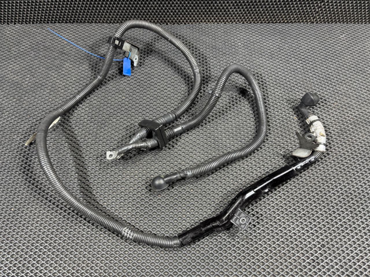 плюсовой провод аккумулятора Infiniti FX35 2 поколение 2009, 3.5 л., VQ35HR, бензин, АКПП, внедорожник 5 дв., 241051CA1A, 24275JK60AU, 24275JK50A, 24360E6000 - фото №1