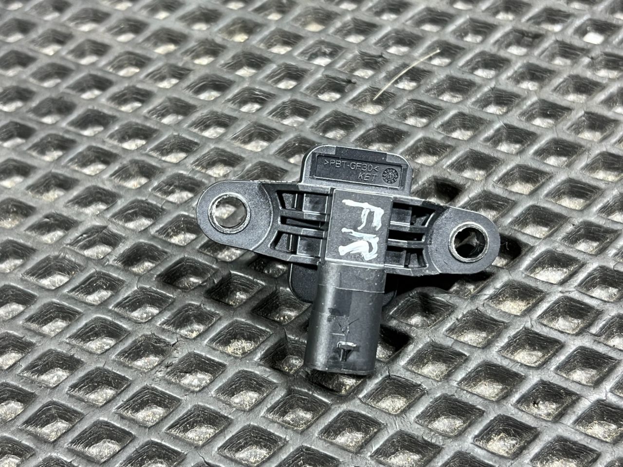 датчик удара Kia K5 3 поколение 2022, 1.6 л., G4FP, бензин, АКПП, седан, 95930-CG000 - фото №1