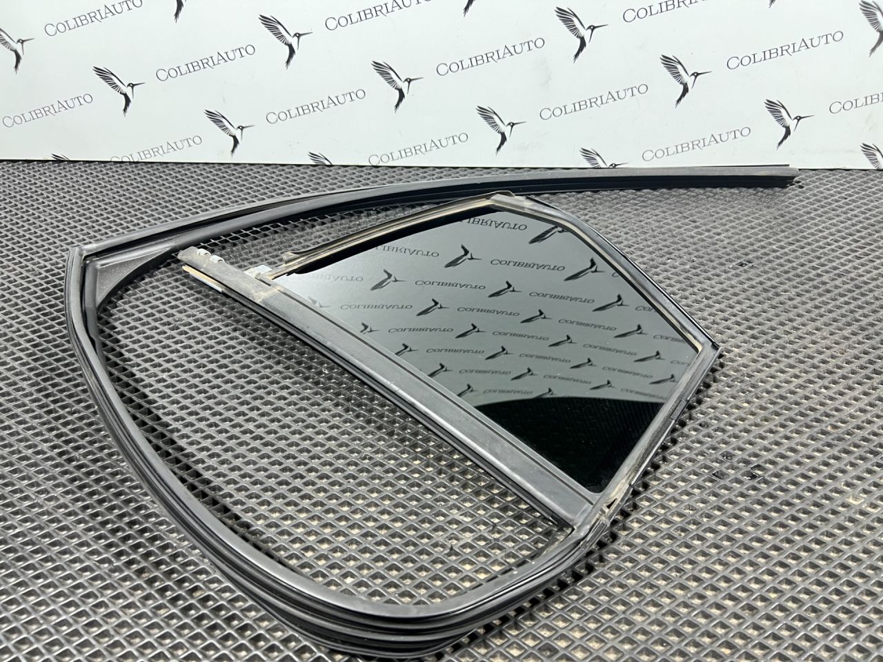 форточка задняя правая Buick Envista 1 поколение 2024, 1.2 л., бензин, АКПП, внедорожник 5 дв., 42910930, 42826132, 42841782, 42864995, 42870819, 42880961 - фото №1