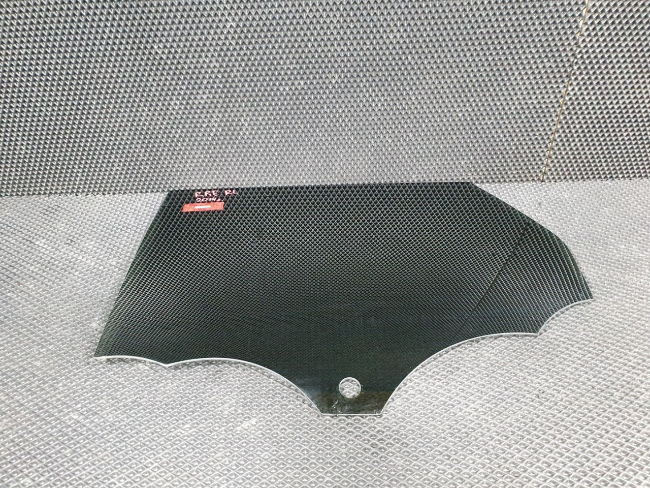 стекло двери задней левой Land Rover Range Rover Evoque L538 2014, 2.0 л., бензин, АКПП, внедорожник 5 дв. - фото №1