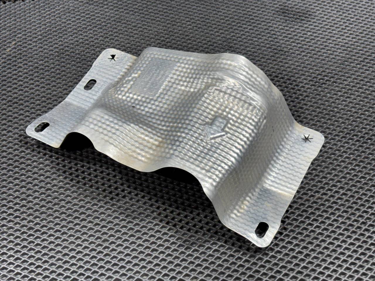 тепловой экран глушителя Ford Bronco Sport 1 поколение 2021, 1.5 л., бензин, АКПП, внедорожник 5 дв., LX6B-S114A44-AD - фото №1