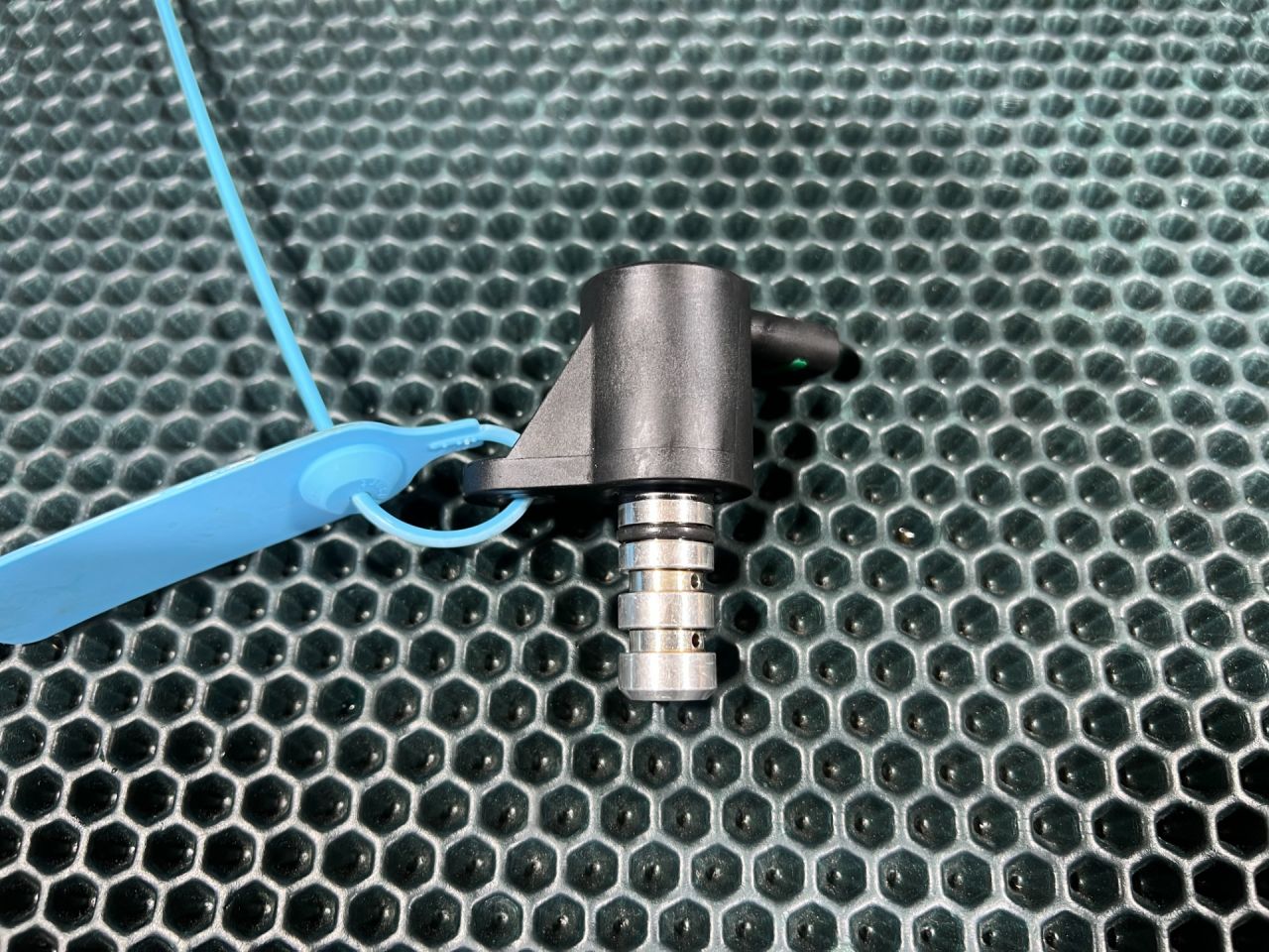 клапан фазорегулятора Chevrolet Trax 2 поколение 2024, 1.2 л., бензин, АКПП, внедорожник 5 дв., 55595870 - фото №1