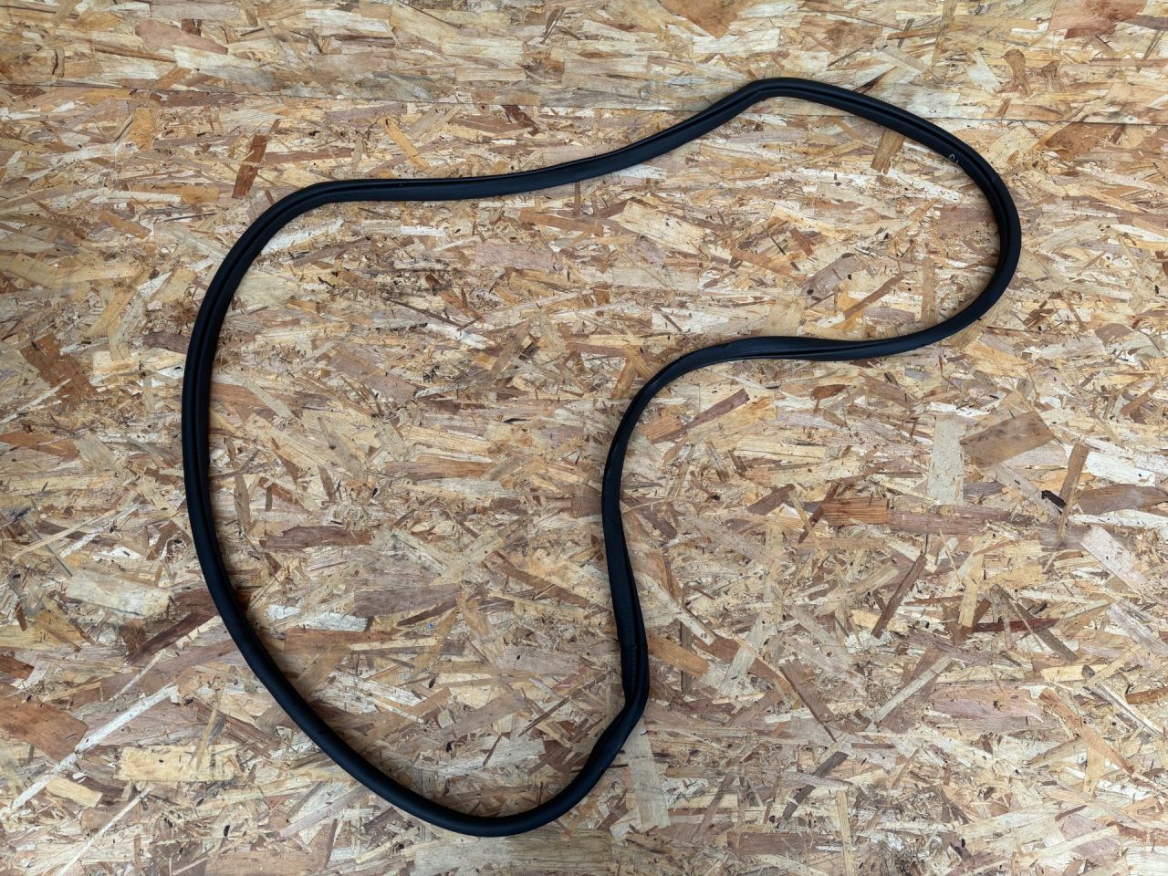 уплотнитель двери Honda CR-V 6 поколение 2025, 1.5 л., L15B, бензин, вариатор, внедорожник 5 дв. - фото №1