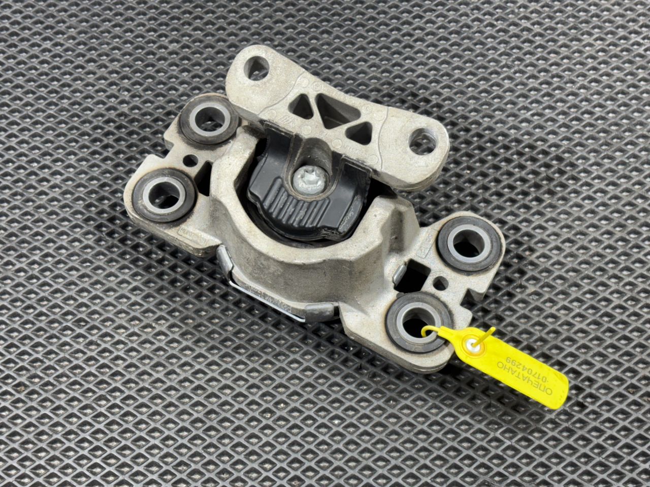 подушка крепления КПП Land Rover Range Rover Evoque L538 2014, 2.0 л., 204PT, бензин, АКПП, внедорожник 5 дв., EJ327M121AD, LR061456, J9C3963 - фото №1