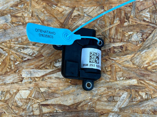 глушитель Porsche Macan GTS 1 поколение [2-й рестайлинг] 95B 2022, 2.9 л., DGR, бензин, АКПП, внедорожник 5 дв., 7PP133246B, 95B253537B