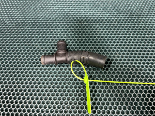 фланец (тройник) системы охлаждения Volkswagen Passat B7 2013, 2.5 л., бензин, 1K0121087N