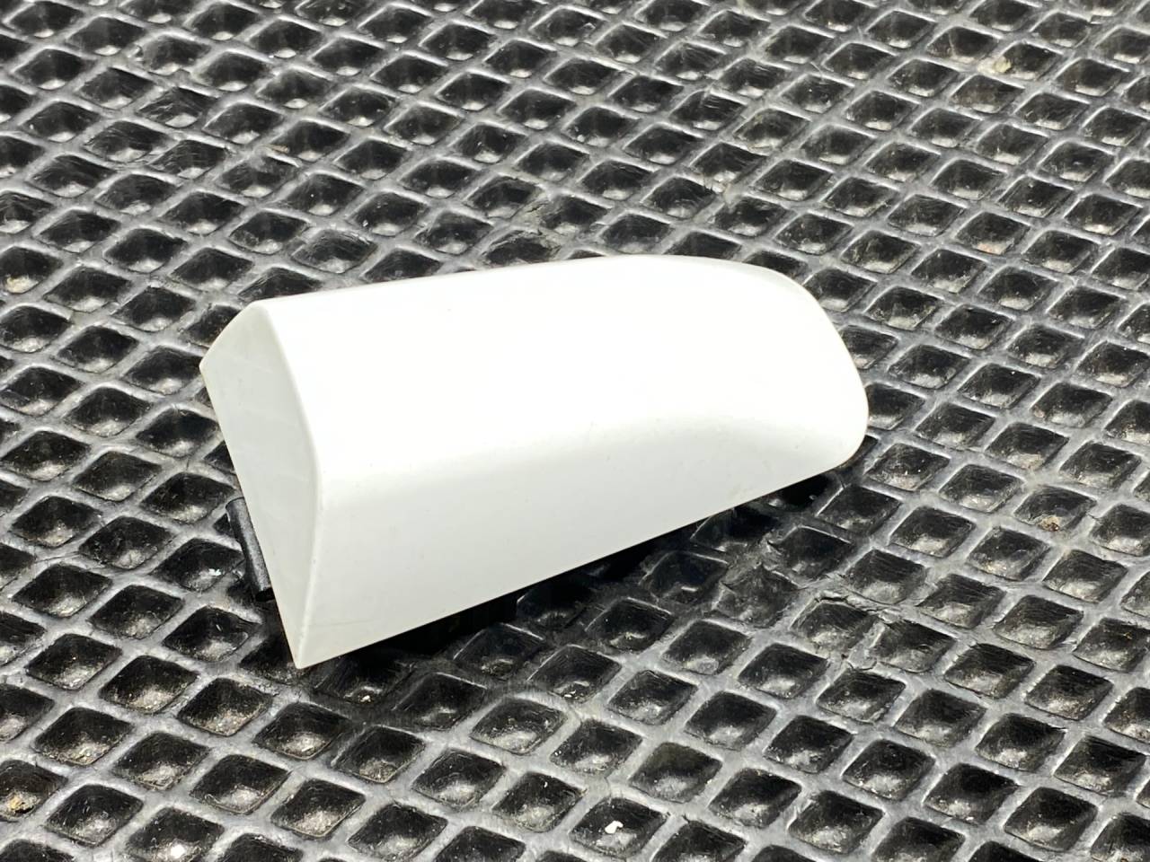 накладка на ручку Jaguar F-Pace 1 поколение 2016, 3.0 л., бензин, АКПП, внедорожник 5 дв., BJ32224A44, T2H2882LML, LR025406 - фото №1