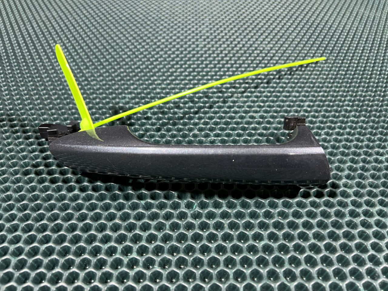 ручка наружная Mercedes-Benz M-Класс W166 2015, 4.7 л., M 278.928, бензин, АКПП, внедорожник 5 дв., A2047600270 - фото №1