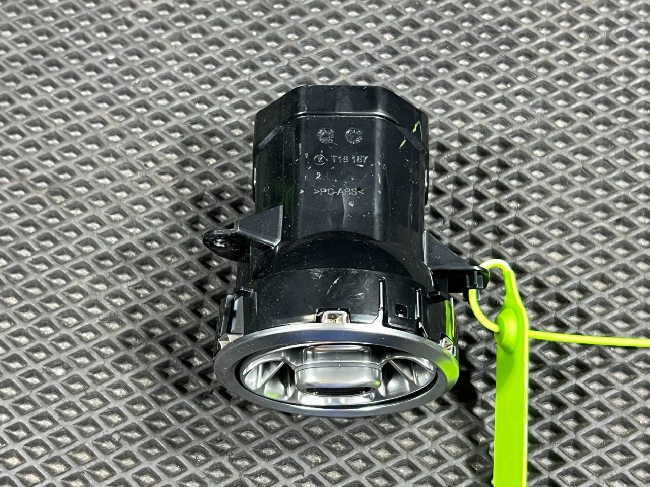 дефлектор обдува салона Mercedes-Benz CLA-Класс C118 2021, 2.0 л., бензин, АКПП, A17783091009051 - фото №1