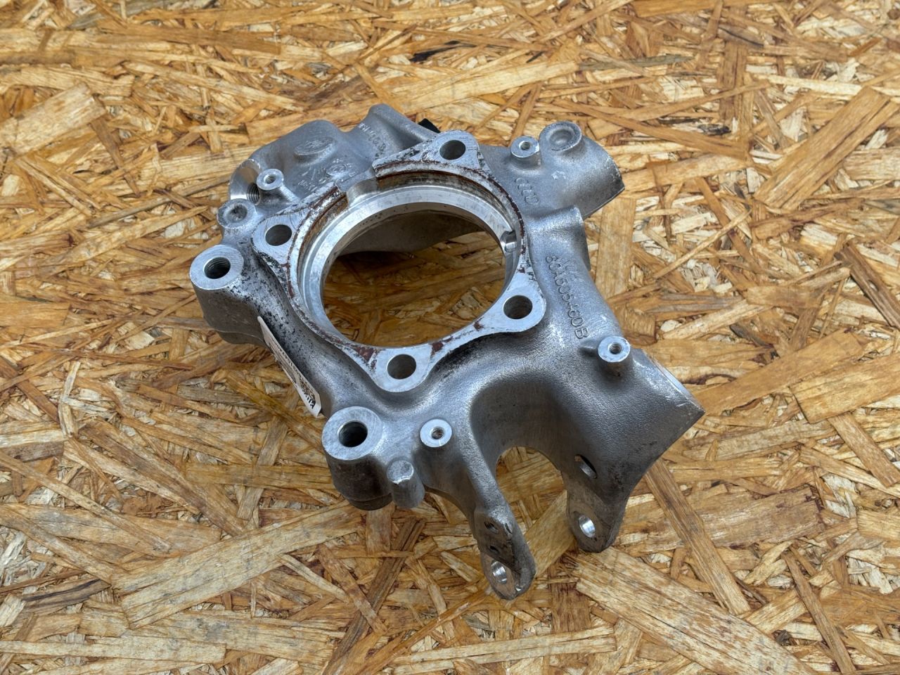 кулак задний правый Audi Q5 FY 2018, 2.0 л., DAXB, бензин, АКПП, внедорожник 5 дв., 80A505460B, 80A505436J - фото №1