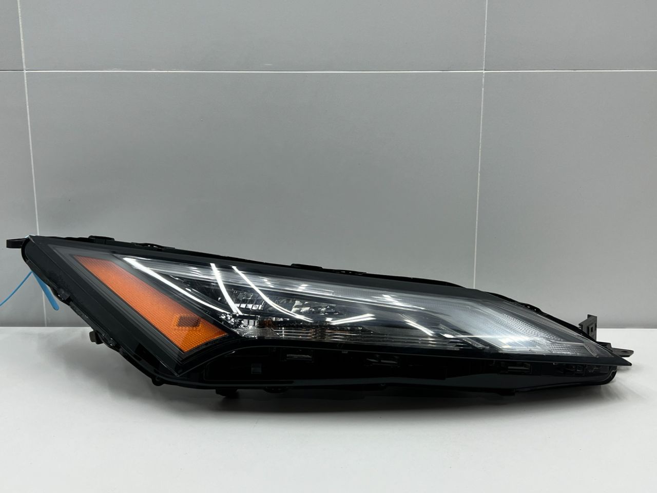фара правая Nissan Rogue T33 2023, 1.5 л., KR15, бензин, АКПП, внедорожник 5 дв., передний привод, 26120-6RR0A - фото №1