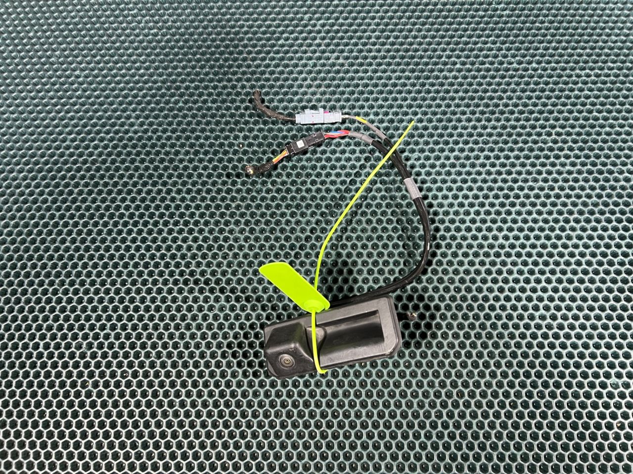 камера заднего вида Audi A5 F5 2018, 2.0 л., бензин, АКПП, купе, 8W8827566D - фото №1