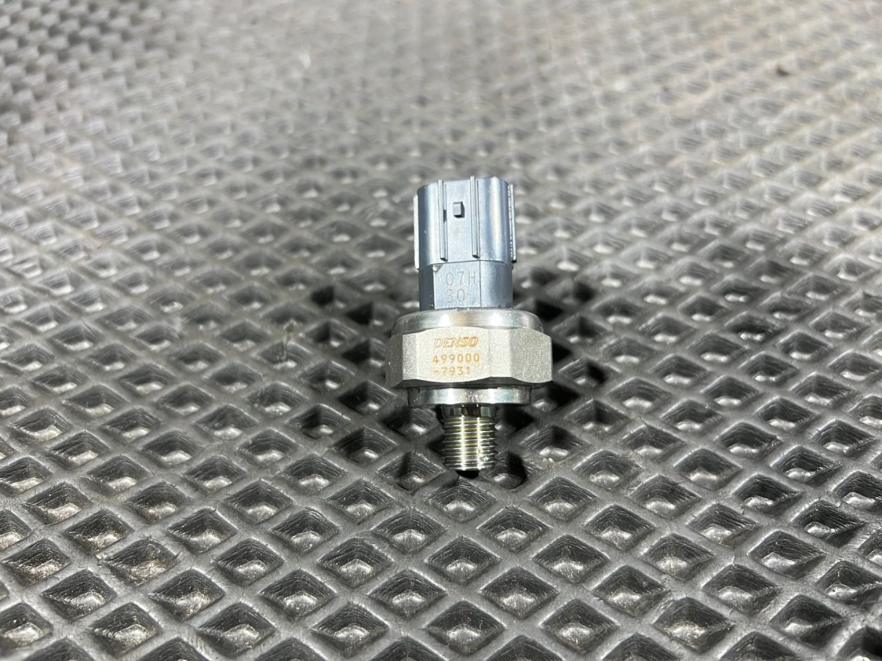 датчик давления масла Honda Accord 11 поколение 2025, 1.5 л., L15B, бензин, вариатор, седан, 499000-7931, 37260-RNA-A01 - фото №1