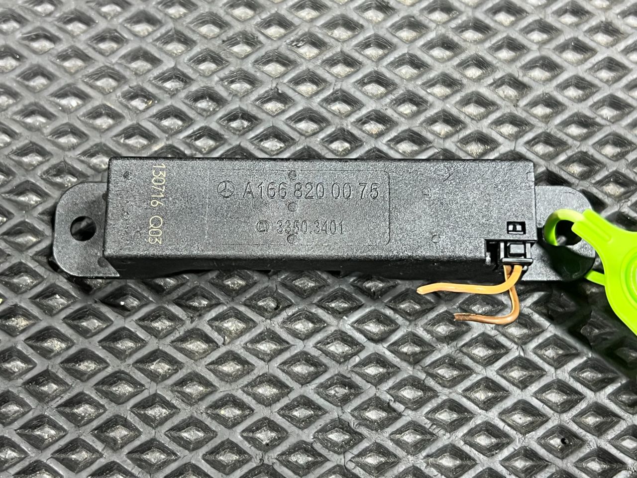 антенна Mercedes-Benz GL-Класс X166 2014, 4.7 л., M 273.923, бензин, АКПП, внедорожник 5 дв., A1668200075 - фото №1