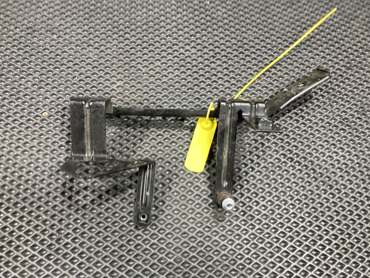 кронштейн (крепление) Porsche Cayenne 958 2013, 3.6 л., бензин, АКПП, внедорожник 5 дв., 7P0819545B - фото №1