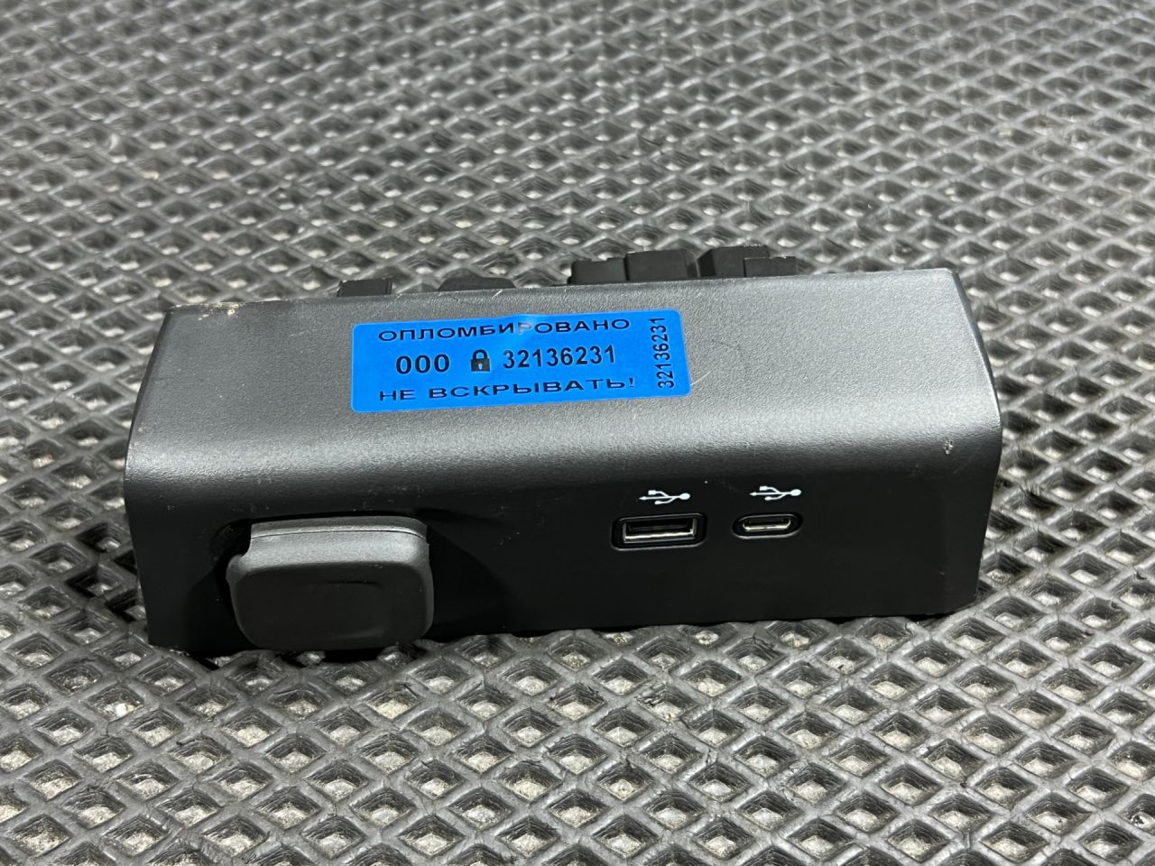 разъем AUX / USB Buick Envista 1 поколение 2024, 1.2 л., бензин, АКПП, внедорожник 5 дв., 13549941, 13561808 - фото №1