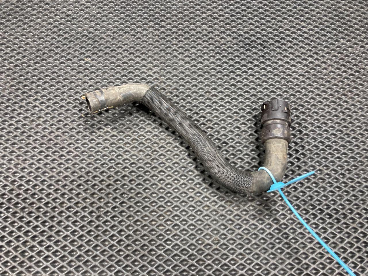 патрубок (трубопровод, шланг) Land Rover Range Rover Evoque L538 2013, 2.0 л., бензин, АКПП, внедорожник 5 дв., BJ328B159EE, LR024233, LR035434, LR038125, LR044291 - фото №1