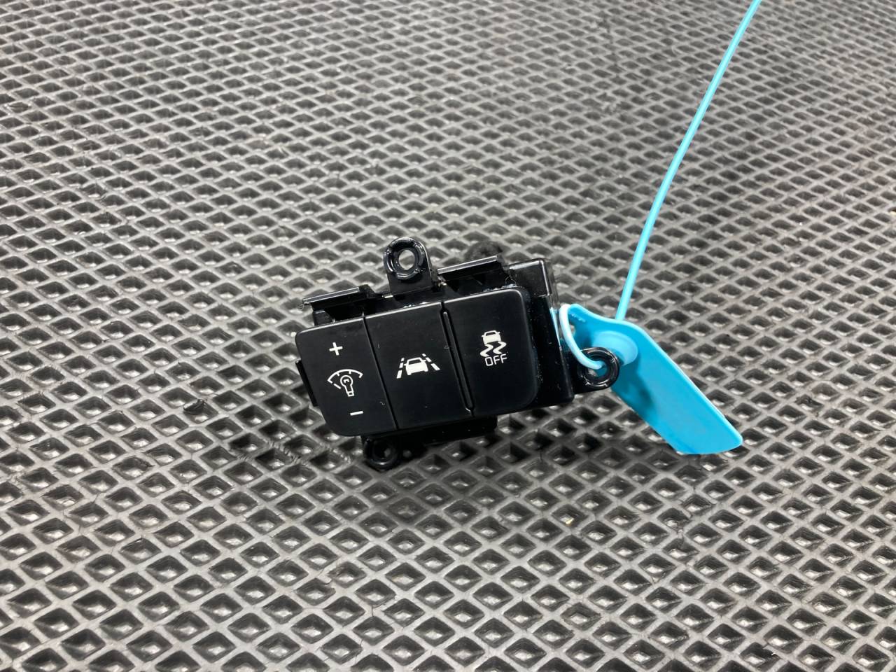 кнопка (выключатель) Kia K5 3 поколение 2020, 1.6 л., G4FP, бензин, АКПП, 93700-L2030, 93700-L2030WK - фото №1