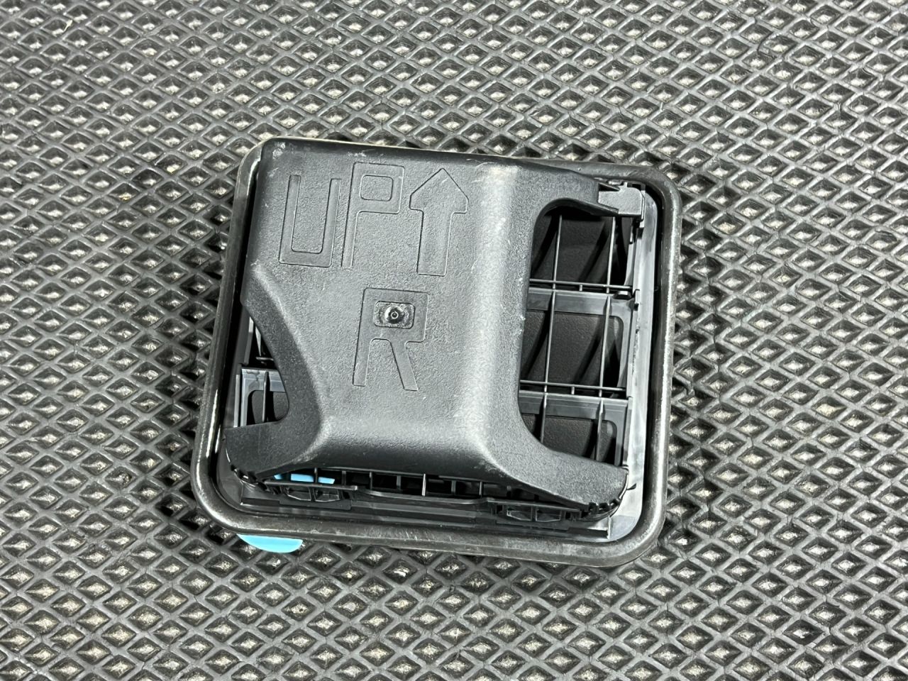 воздухозаборник Genesis G70 1 поколение 2019, 2.0 л., G4KL, бензин, АКПП, седан, 97535J5000 - фото №1