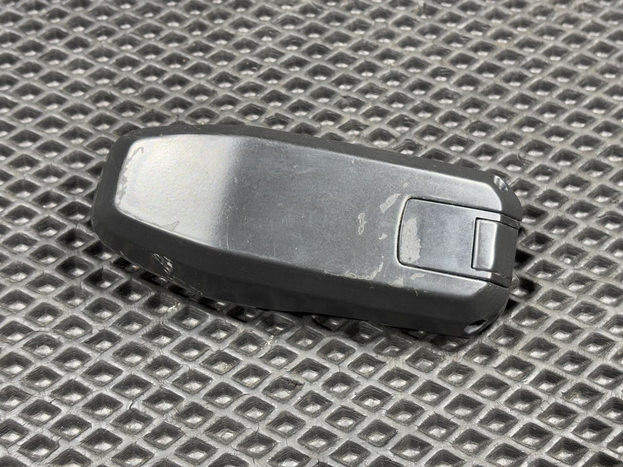 петля крышки багажника Ford Bronco Sport 1 поколение 2021, 1.5 л., бензин, АКПП, внедорожник 5 дв. - фото №1