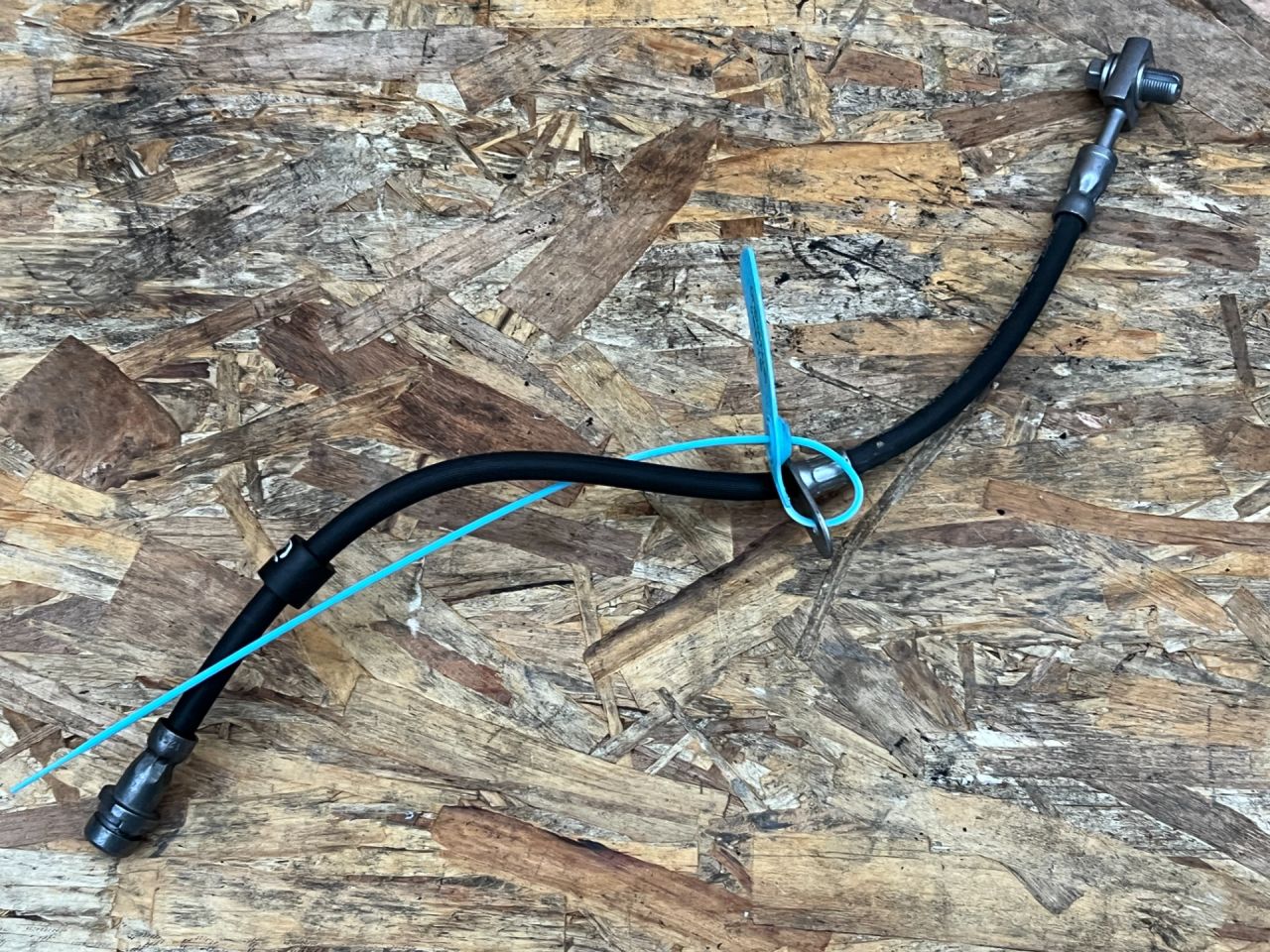 шланг тормозной Ford Mustang Mach-E 1 поколение 2023, электро, внедорожник 5 дв. - фото №1