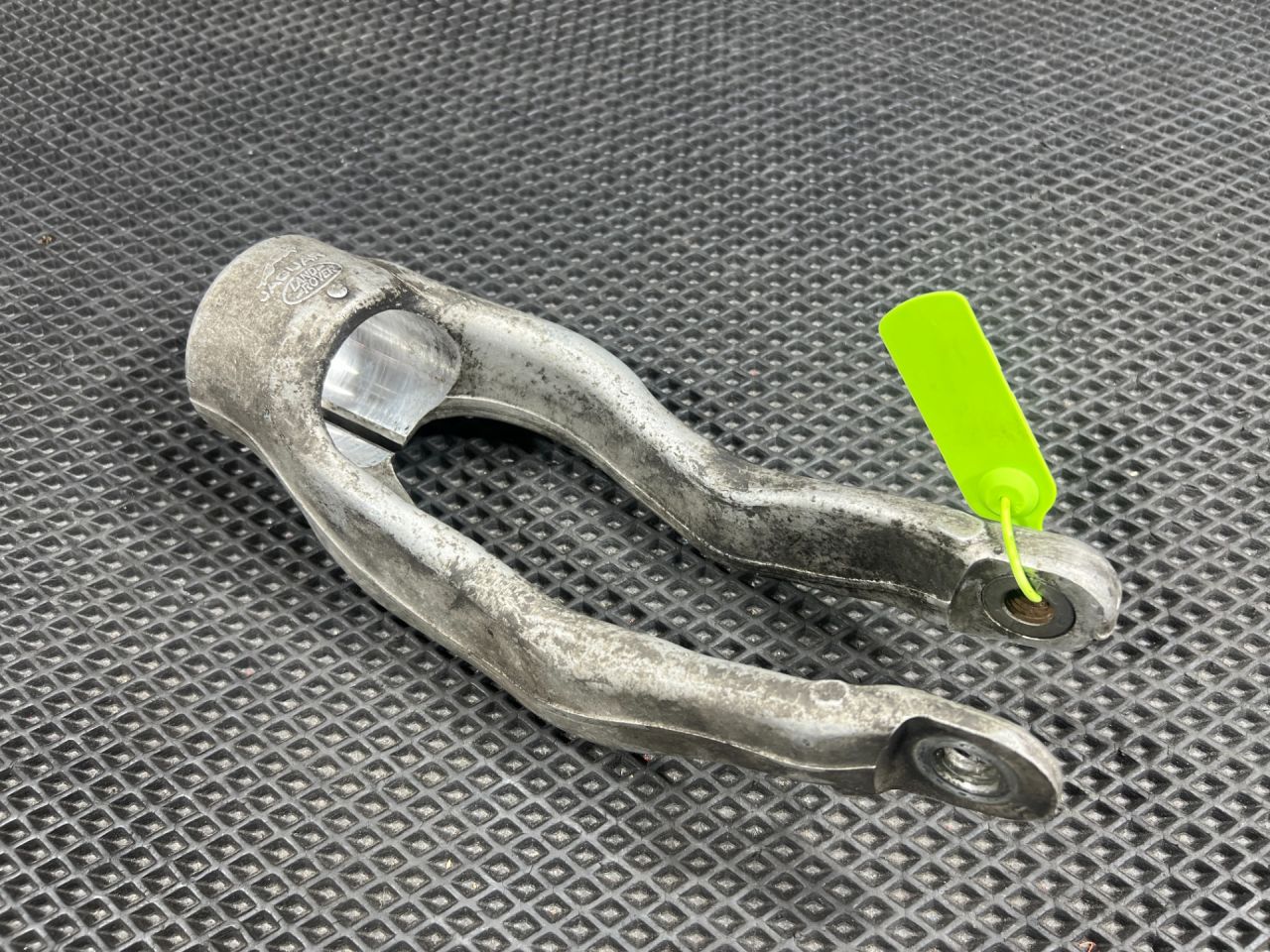 вилка амортизатора Jaguar F-Pace 1 поколение 2017, 3.0 л., бензин, АКПП, внедорожник 5 дв., GX733462AC, T4N35985, T4N16079, LR146325, LR090616 - фото №1