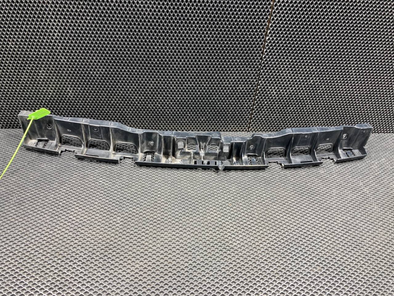 Крепление бампера заднего Porsche Macan 1 поколение 2015, 2.0 л., бензин, АКПП, внедорожник 5 дв., 95B807863 - фото №1