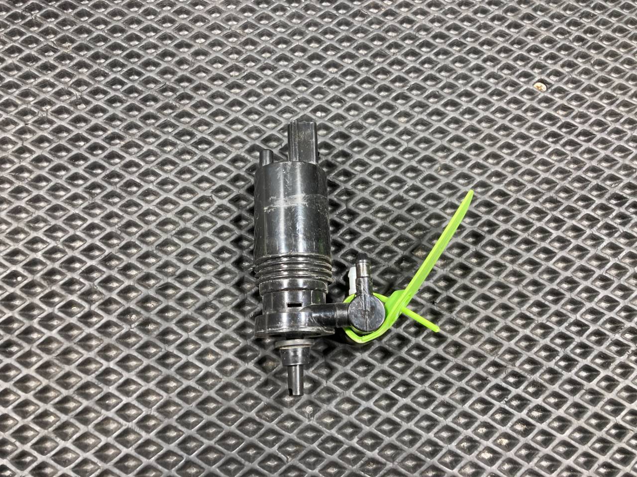 насос (моторчик) омывателя стекла Land Rover Range Rover Sport 2 поколение L494 2016, 3.0 л., 306PS, бензин, АКПП, внедорожник 5 дв., 1020133002, LR079904 - фото №1