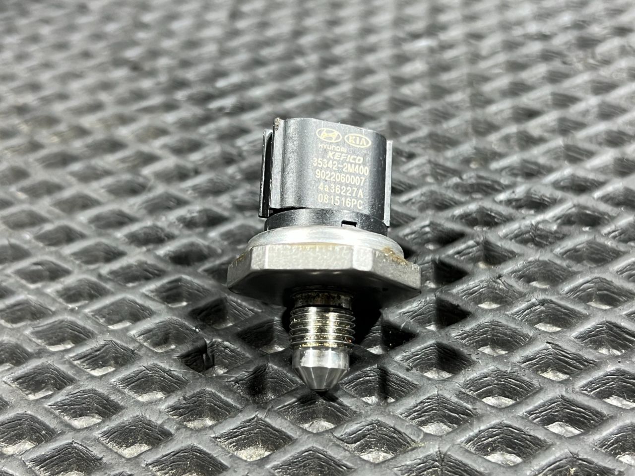 датчик давления топлива Kia K5 3 поколение 2022, 1.6 л., G4FP, бензин, АКПП, седан, 35342-2M400 - фото №1