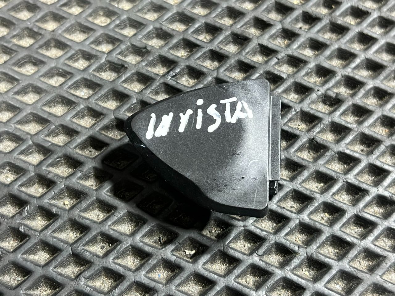 колпачок (заглушка) ручки двери задней правой Buick Envista 1 поколение 2024, 1.2 л., бензин, АКПП, внедорожник 5 дв., 26248176 - фото №1