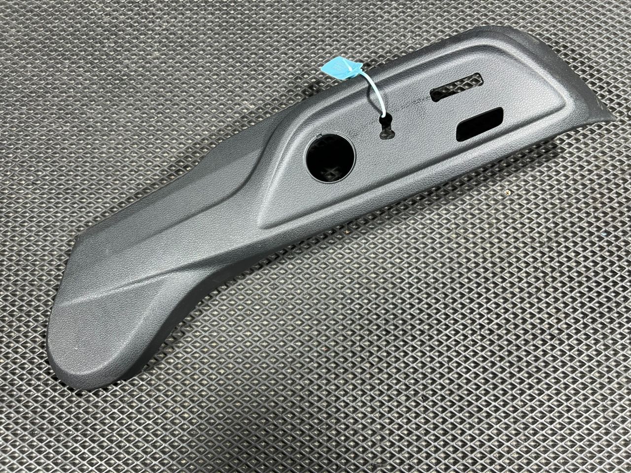 пластик Genesis G70 1 поколение 2019, 2.0 л., G4KL, бензин, АКПП, седан, 88171-G9100, 88171-G9110 - фото №1