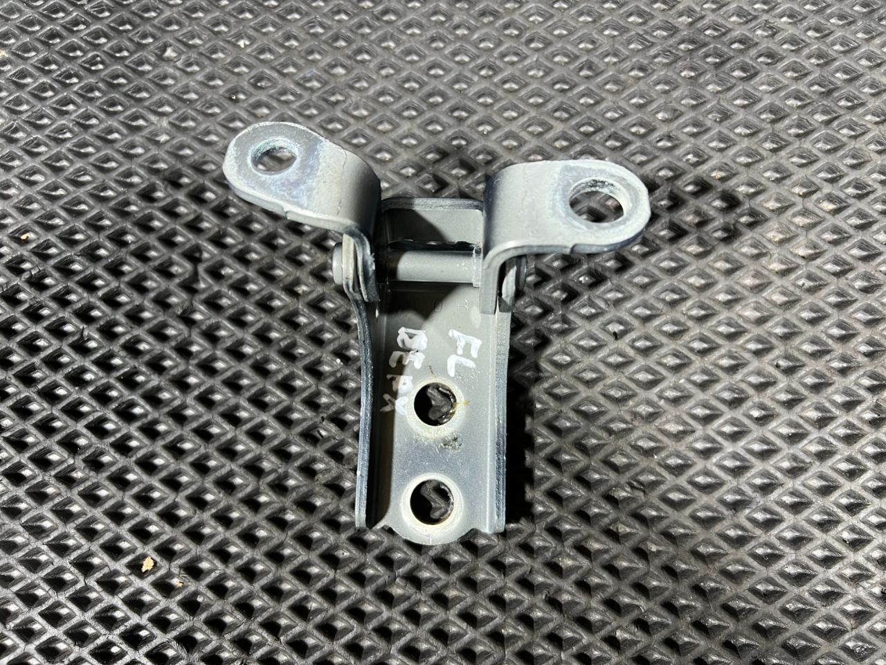 петля двери Honda CR-V 6 поколение 2025, 1.5 л., L15B, бензин, АКПП, внедорожник 5 дв., 67450-T2A-H11ZZ - фото №1