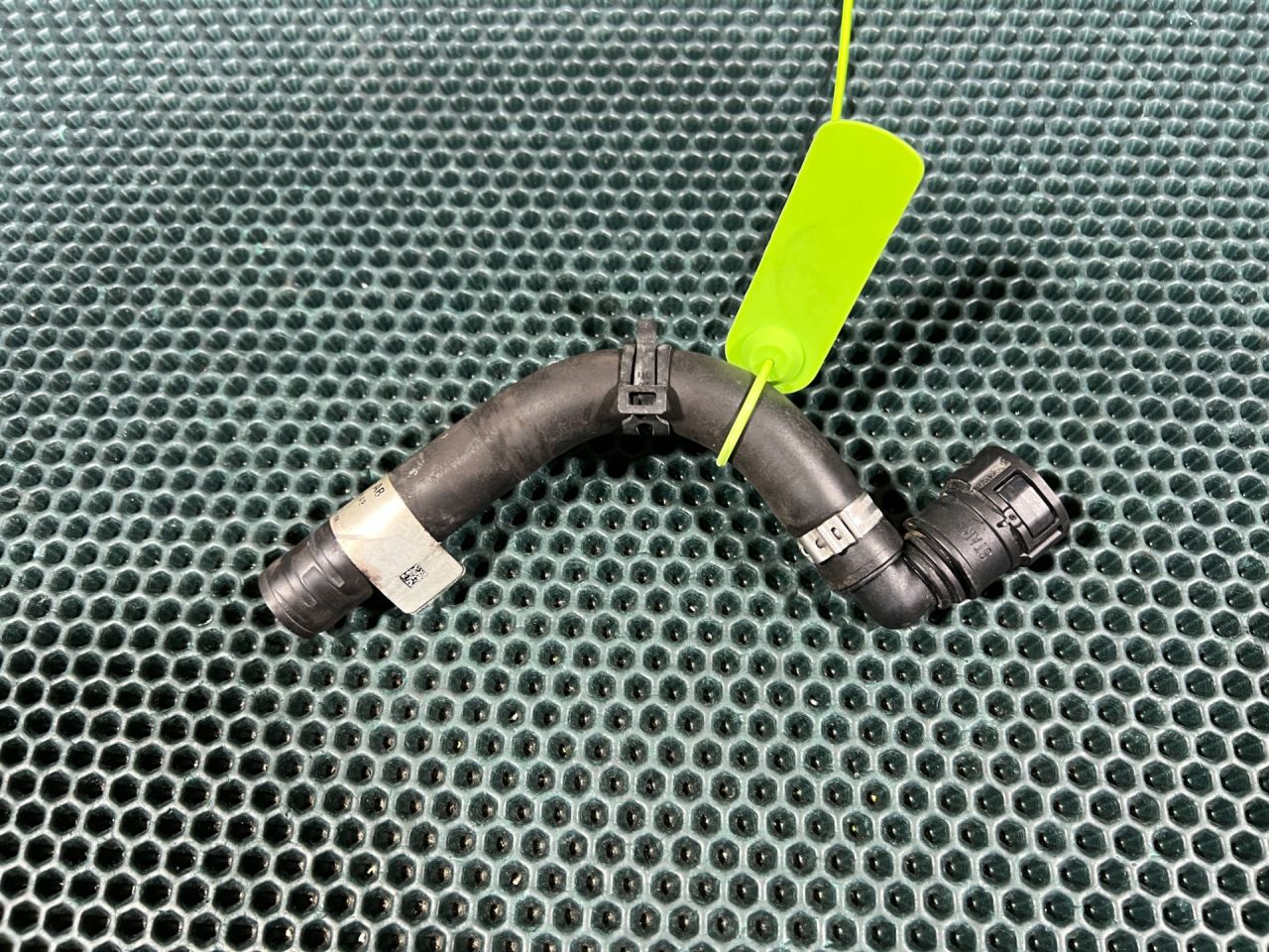 патрубок (трубопровод, шланг) Jaguar F-Pace 1 поколение 2017, 3.0 л., AJ 126, бензин, АКПП, внедорожник 5 дв., HK839C140AB - фото №1