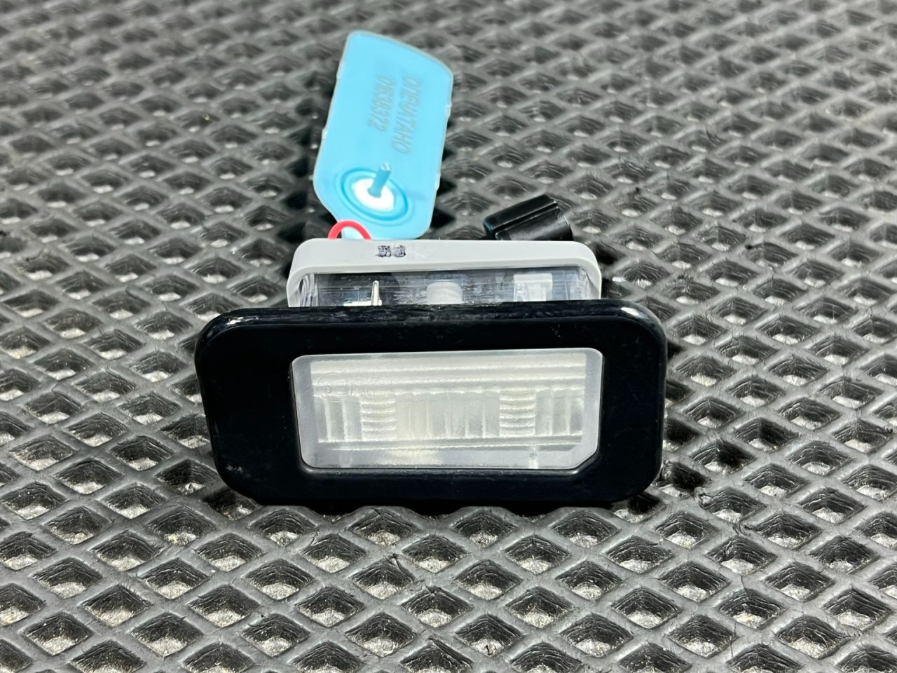 подсветка номера Genesis G70 1 поколение 2019, 2.0 л., G4KL, бензин, АКПП, седан, 92502-G9000 - фото №1