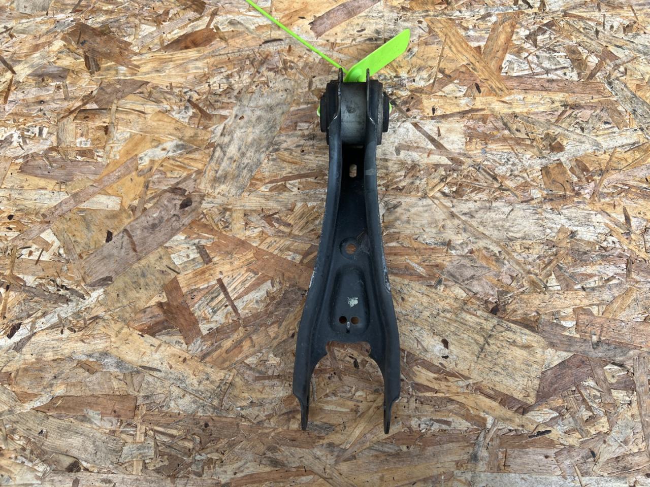 рычаг задний Mercedes-Benz GLB-Класс 1 поколение 2022, 2.0 л., M 260 E20, бензин, A2473501800 - фото №1