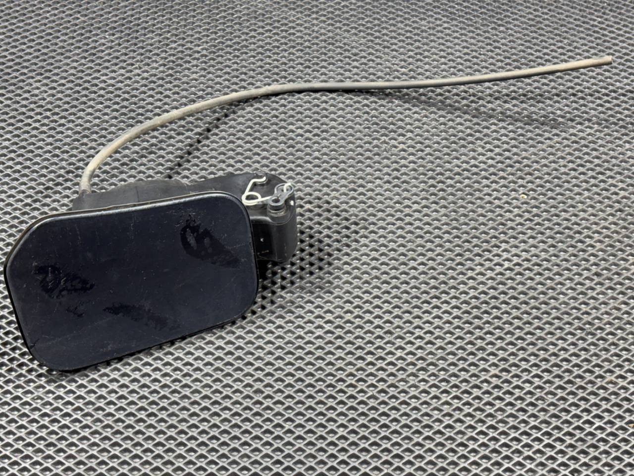 лючок топливного бака Ford Bronco Sport 1 поколение 2021, 1.5 л., бензин, АКПП, внедорожник 5 дв., FT4B220A20AB, M1PB-A27936-AE - фото №1