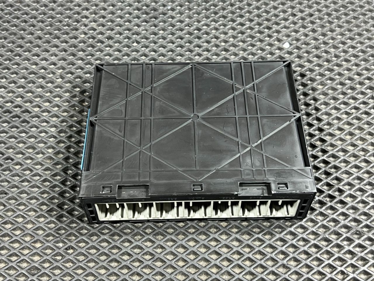 Блок управления BCM (Body Control Module) Buick Envista 1 поколение 2024, 1.2 л., бензин, АКПП, внедорожник 5 дв., 13541613 - фото №1